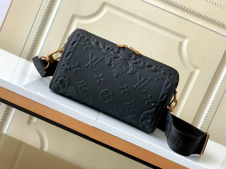 Picture of Louis Vuitton Mens Bags _SKUfw137593051fw